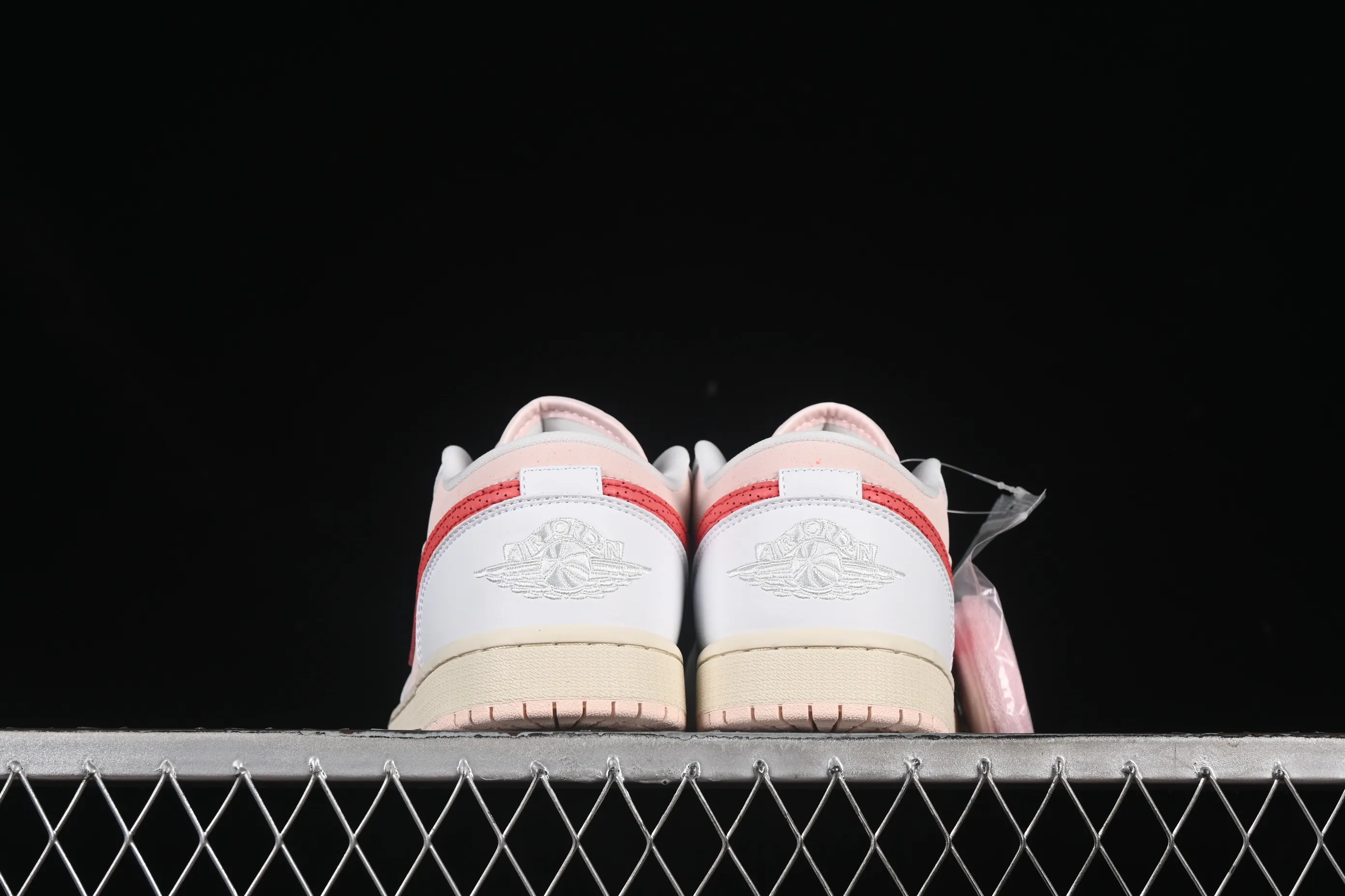 All categories Air Jordan Jordan series basketball shoes Air Jordan 1 Low Air Jordan 1 Low AJ1 Joe 1 white and pink low-top cultural and leisure sports sneakers IB8156-133